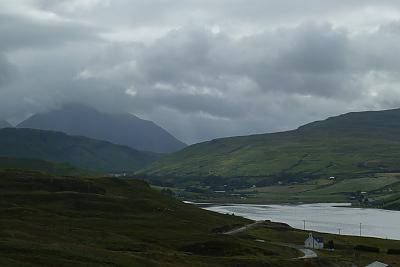 苏格兰丘陵和湖泊的景色