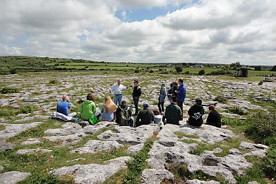 L和mark College students in class outside at Burren Banner